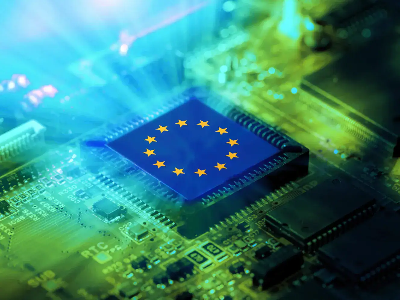 EU-Flag auf einer Leiterplatte, Symbol für europäische Technologie und Innovation.